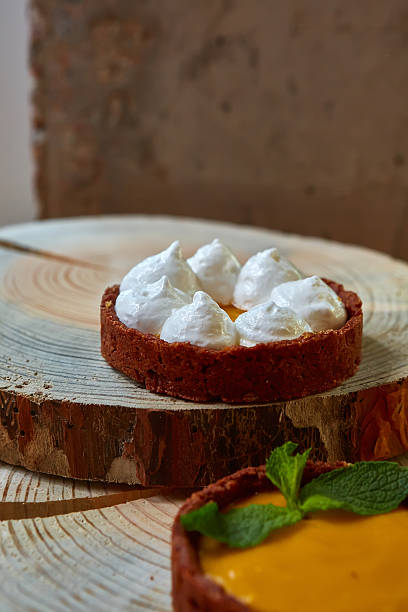 istock Sweet tartlets filled with cream 485022220