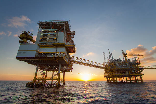 istock Oil and gas platform in the gulf 485023361