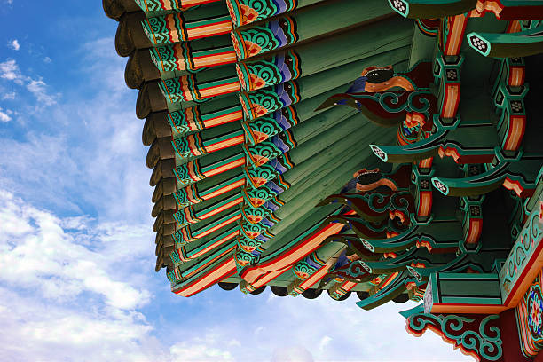 istock Eaves of pavilion, Blue sky and harmony 485051212