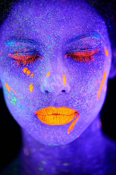 istock Glowing goddess in the dark 485058726