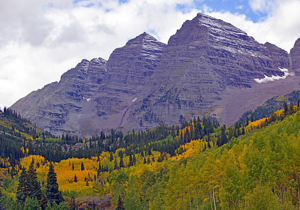 istock Fall Foliage with Aspen Trees, Maroon Bells, Colorado Rocky Mountains 485066274