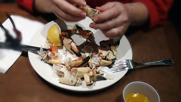 istock Young Women Eating Crab Legs In A Restaurant 485067140
