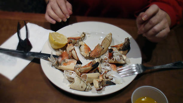 istock Prepared And Ready To Eat Crab Legs‏ In A Restaurant 485068716