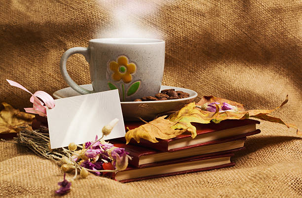 コーヒーのカップに横たわる書籍、カエデの葉 - coffee crop cup coffee bean coffee ストックフォトと画像