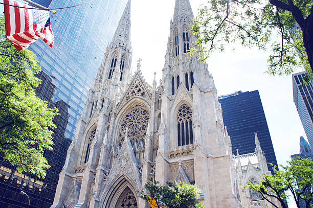 セント・パトリック大聖堂、マンハッタン - ornamental garden cathedral church formal garden ストックフォトと画像