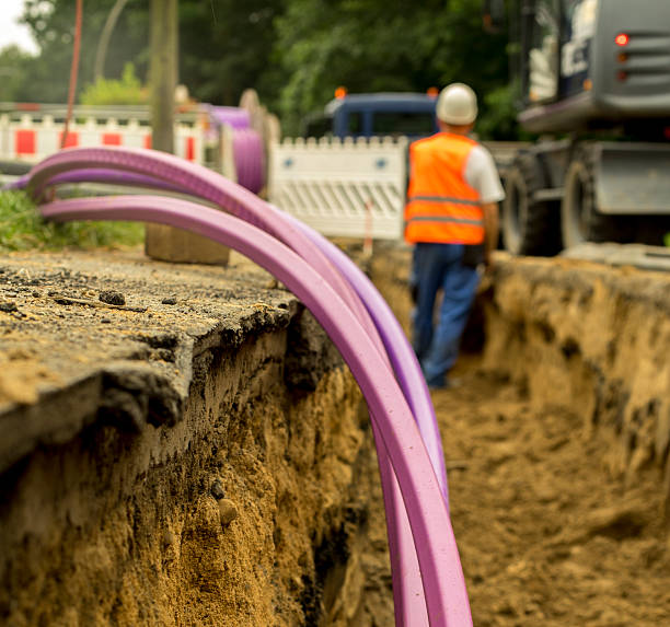 fiberglass sieci w budowie - people in a row zdjęcia i obrazy z banku zdjęć