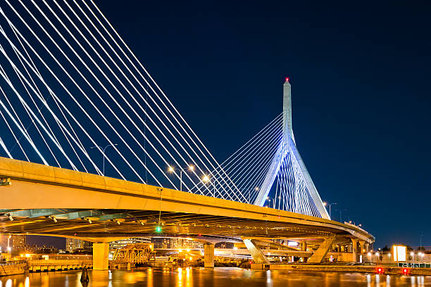 zakim バンカーヒルブリッジでボストン - boston bridge leonard p zakim bunker hill bridge massachusetts ストックフォトと画像