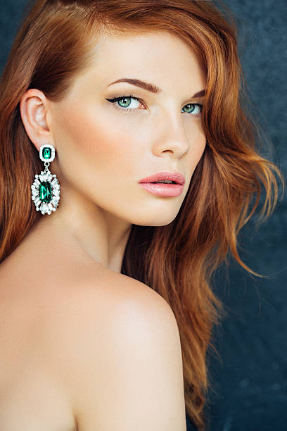 studioshot junge schöne frau - red hair glamour women fashion model stock-fotos und bilder
