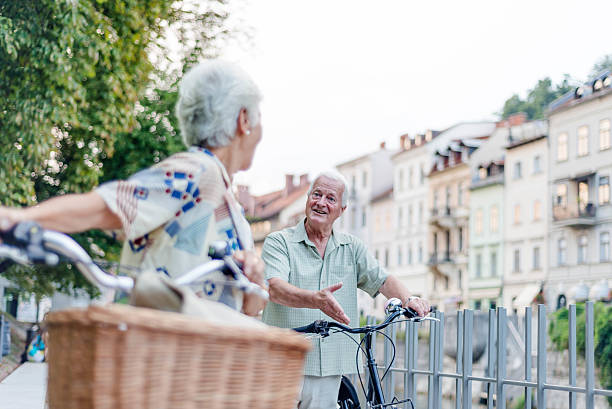 istock Senior couple with bike 485100608