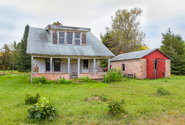 istock Abandoned American Midwest Farm House and Garage 485117150