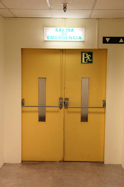 emergency door (spanish) Emergency door with a spanish sign door fire exit sign swinging doors fire door stock pictures, royalty-free photos & images