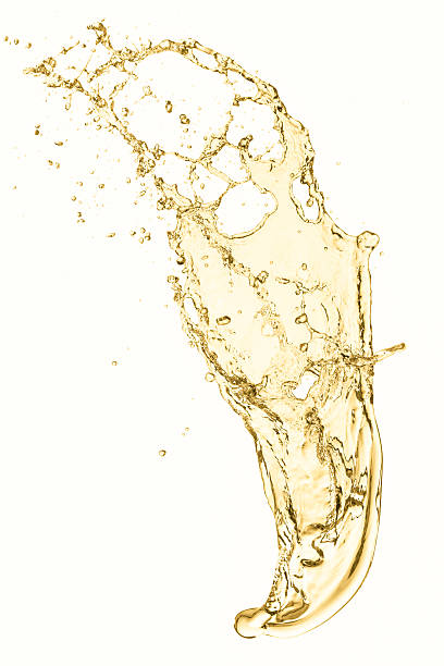 istock splash of white wine 485117850