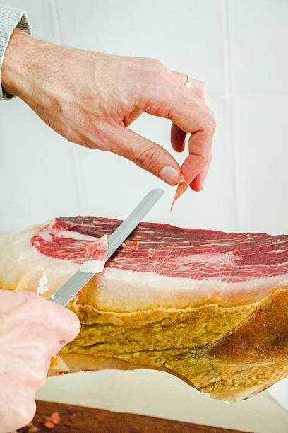 Spanish gastronomy: curving Iberic ham