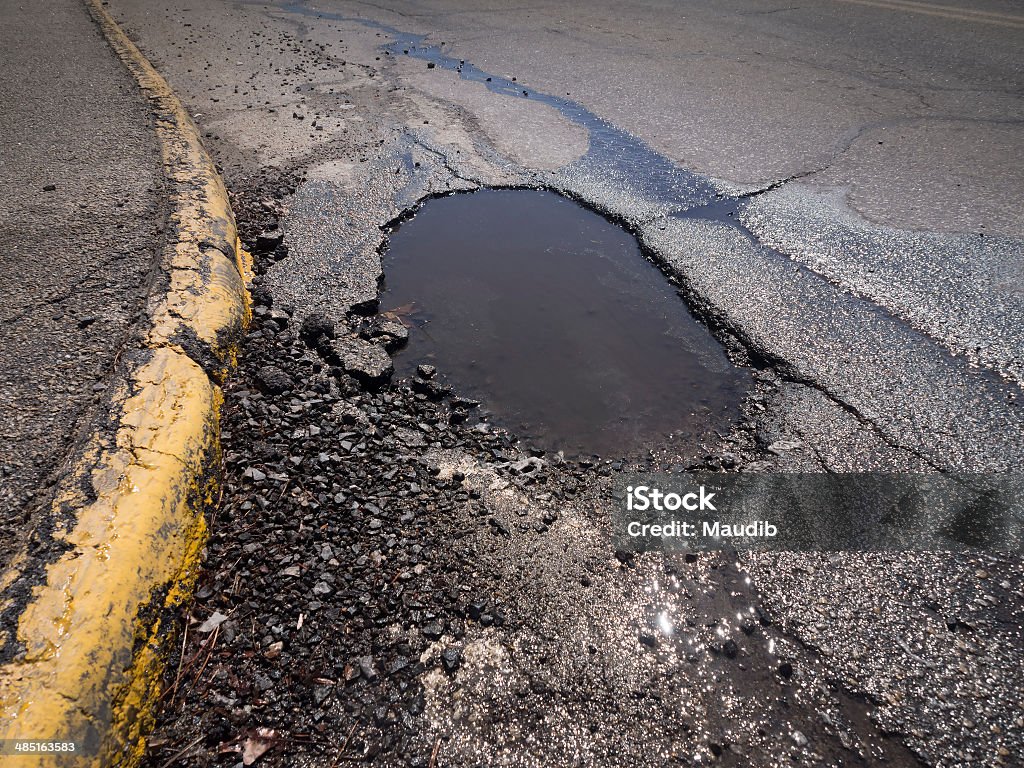 Pothole - Стоковые фото Бетон роялти-фри