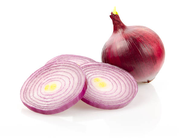 istock Red Onion and Onion Rings on White Background 485164077