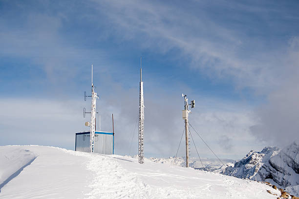 automatyczne stacja meteorologiczna jest na góry - high peaks audio zdjęcia i obrazy z banku zdjęć
