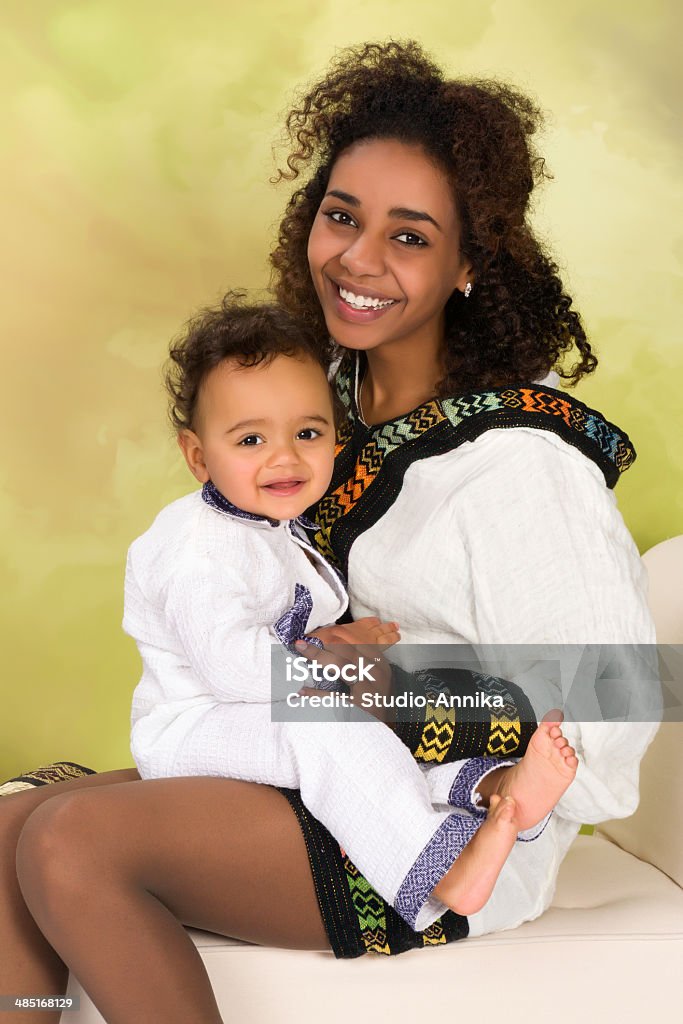 Ethiopian Matka z dzieckiem - Zbiór zdjęć royalty-free (Etiopczycy)