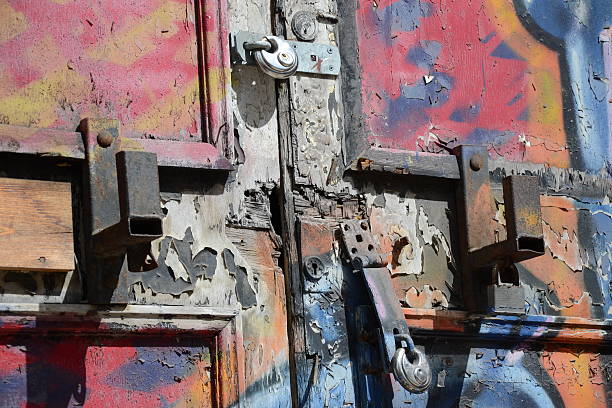 istock Graffiti on a wooden door 485188581