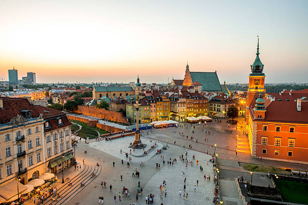 vue aérienne de la vieille ville de varsovie - polish culture photos et images de collection