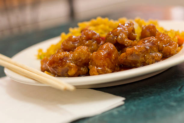 chinês tso geral de frango - chicken general tso food imagens e fotografias de stock