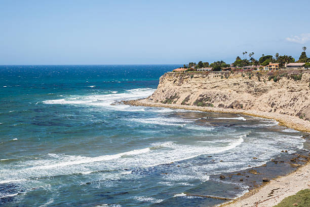 istock Pacific Ocean Cliffs, View From Palos Verdes California 485220182