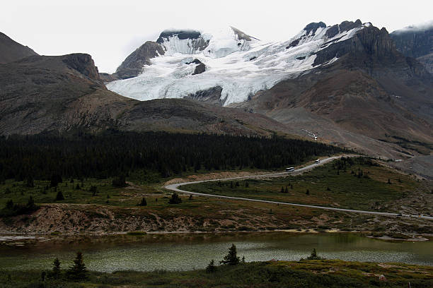 icefields columbia, alberta, canadá - picture lake - fotografias e filmes do acervo