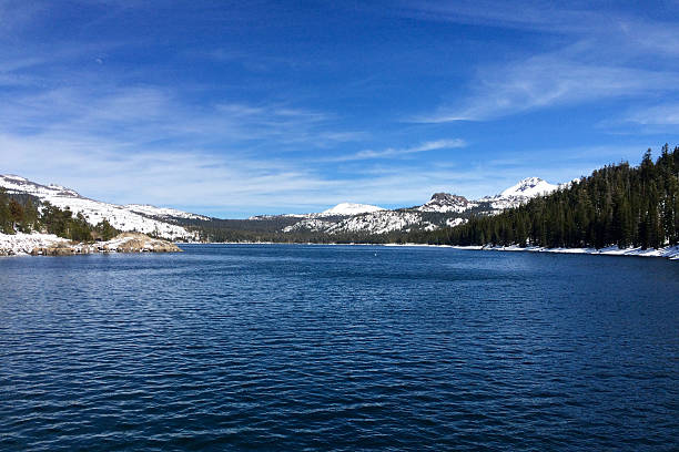 istock Scenic California Sierras Lake 485233048