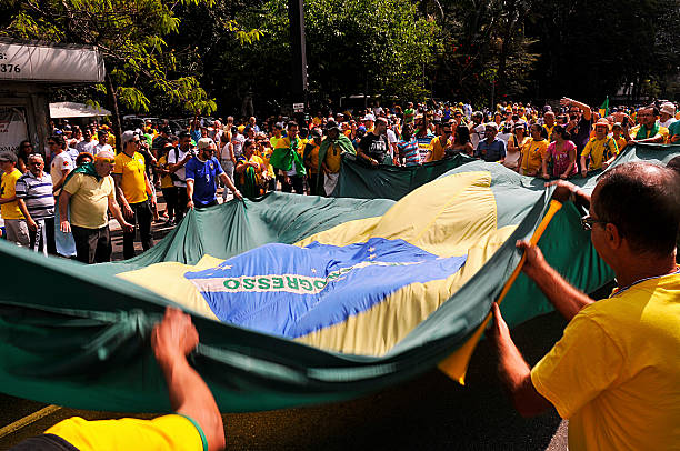 pro impugnação manifestação dilma rousseff - credit crunch audio imagens e fotografias de stock