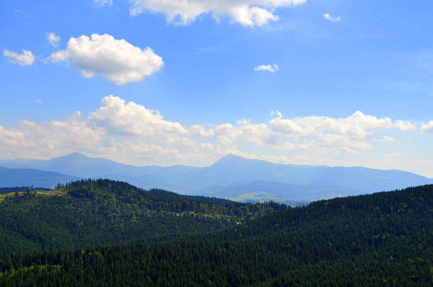 istock Beautiful  view of the mountains 485251018