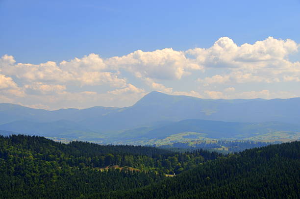 istock Beautiful  view of the mountains 485251020