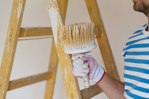 istock Man painting the walls 485259285