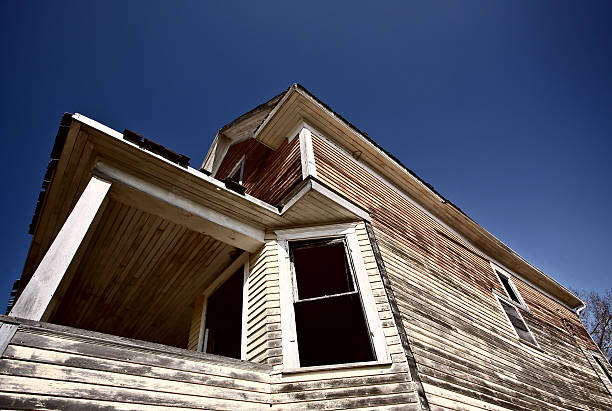 istock Old abandoned Saskatchewan farmhouse 485291671