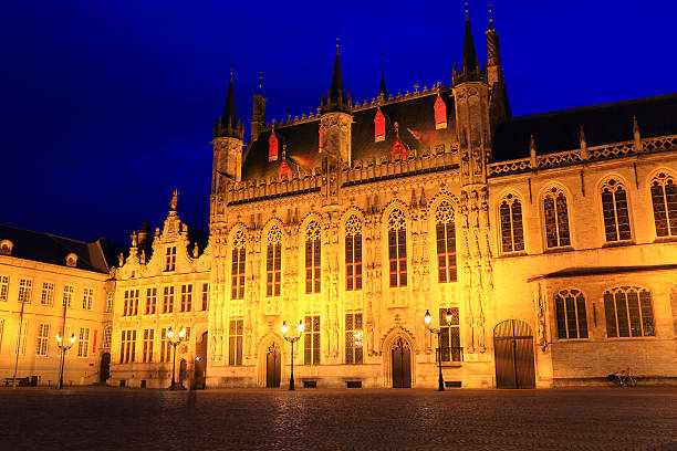 istock Night image of Provinciaal Hof built in 1284 485294334