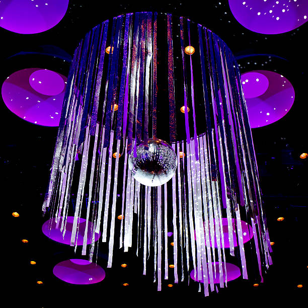 istock Disco ball with silver sparkle ribbon background 485299014