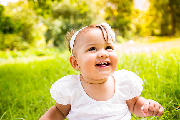 istock Little girl is waving her hand 485312379