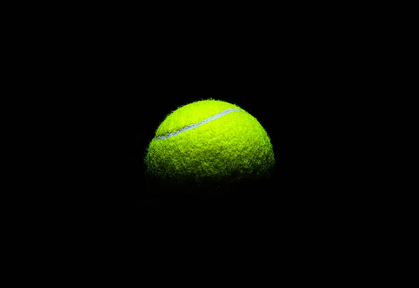 balle de tennis - tennis ball indoors sport photos et images de collection