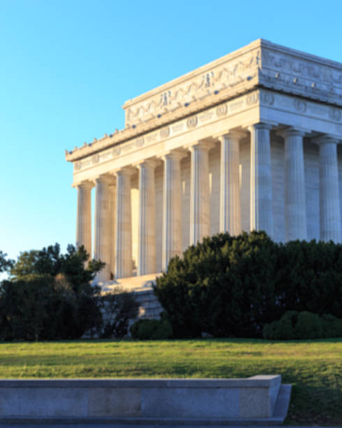 istock Lincoln Memorial Blur 485332752