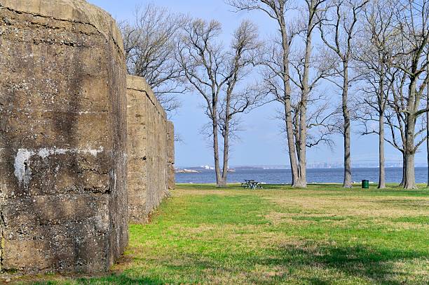 istock Fort Smallwood Battery Hartshorne Wall 485342315