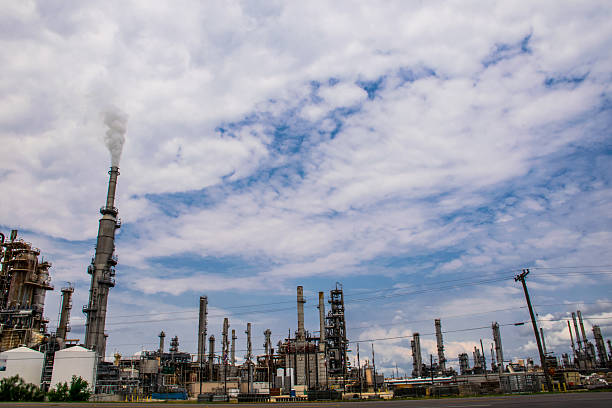 texas raffineria di petrolio catastrofe ambientale energia creazione - industry landscaped oil industry powder blue foto e immagini stock