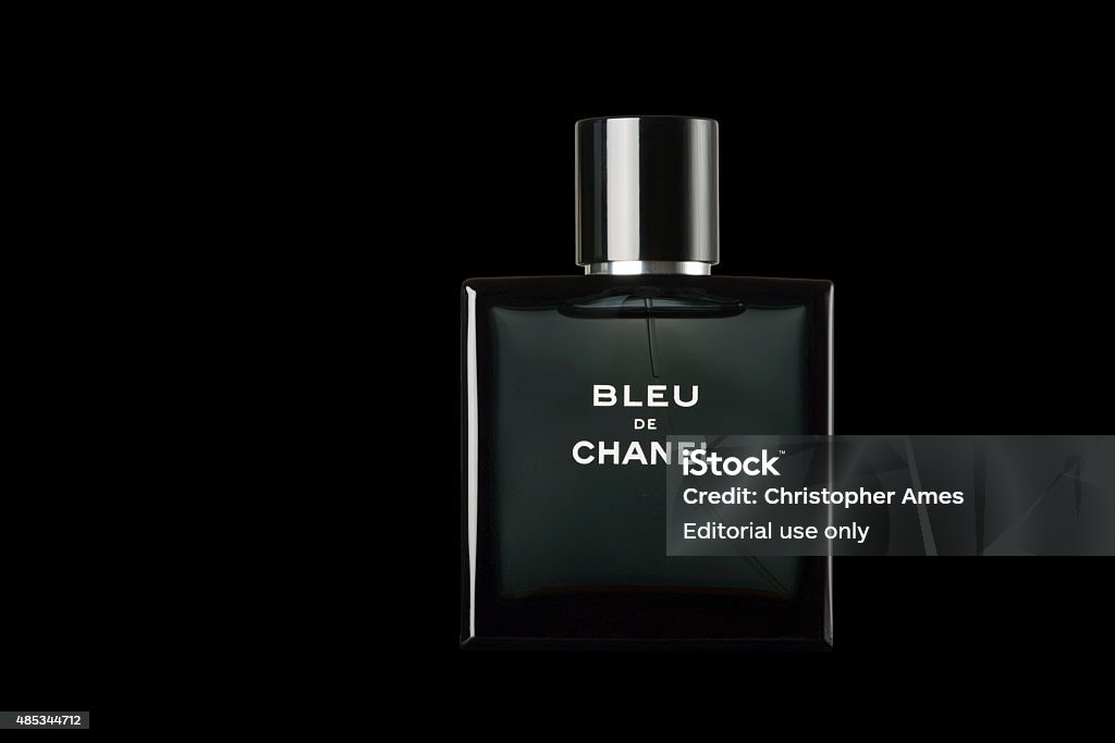 Blue De Chanel Fragancia Para Hombres Foto de stock y más banco de imágenes  de Chanel - Chanel, Pulverizador de perfume, Perfume - iStock