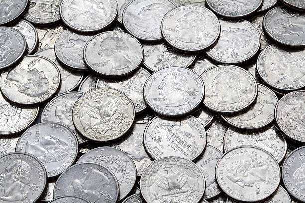Pile Of Various Used Modern USA Washington Quarters A close up shot of a pile of various used modern clad (non-silver, Cupronickel) USA Washington Quarters. cent sign photos stock pictures, royalty-free photos & images
