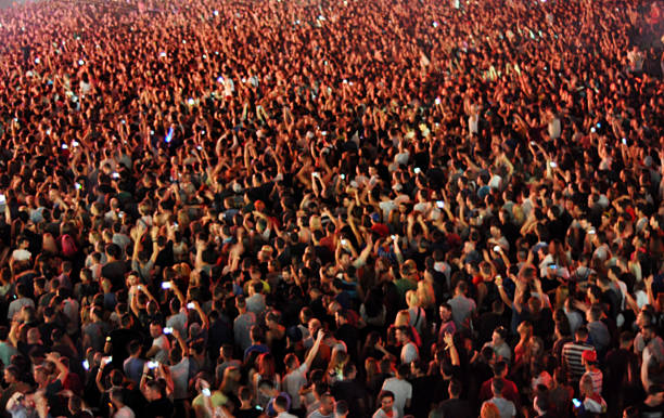 istock Crowd of blurred people 485356136