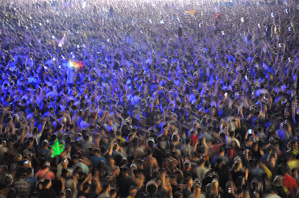 istock Crowd of blurred people 485356198