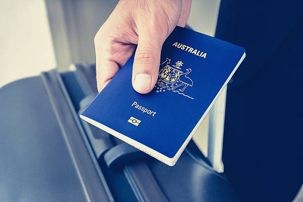 руки, давая passport (австралия) - airport security people traveling airport security system стоковые фото и изображения