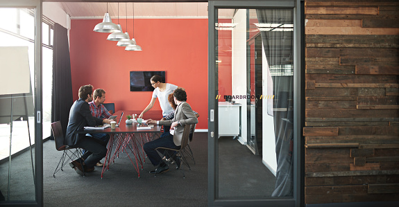 Shot of a group of colleagues having a meeting in a boardroomhttp://195.154.178.81/DATA/i_collage/pi/shoots/784694.jpg