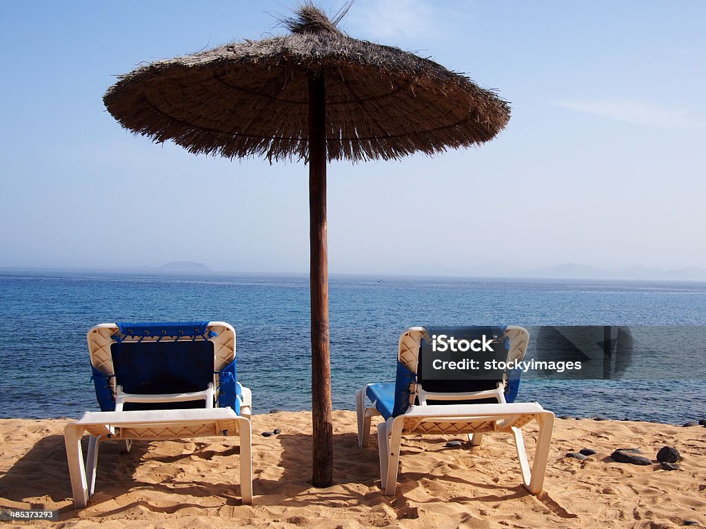 Sandstrand mit Stühlen - Lizenzfrei Blau Stock-Foto