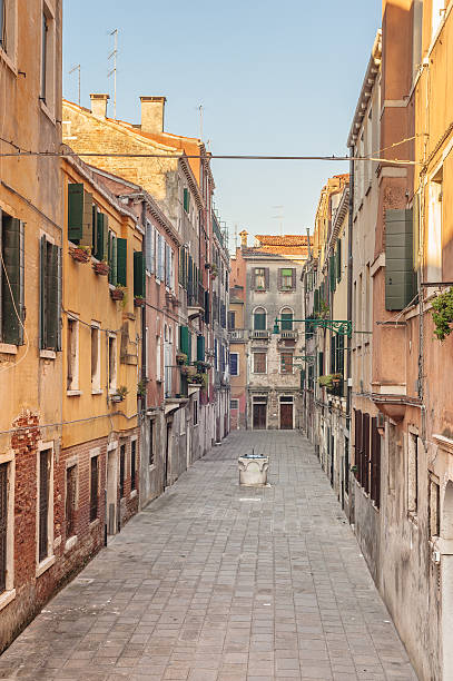 istock Venetian streets to pedestrians 485381142