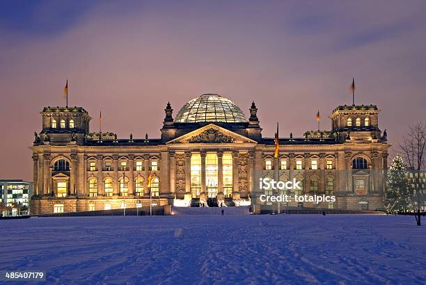 Berlin Reichstag Christmas Snow Stockfoto en meer beelden van Berlijn - Berlijn, Kerstmis, Winter