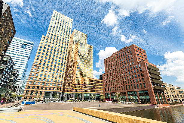 distrito comercial zuidas en amsterdam. - amsterdam netherlands city skyline fotografías e imágenes de stock