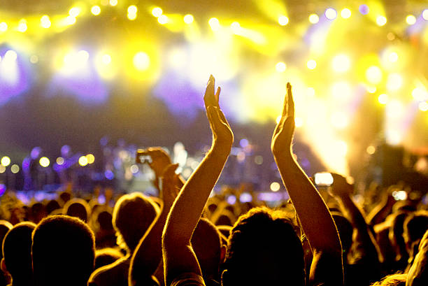 foule de concert - music festival popular music concert music crowd photos et images de collection